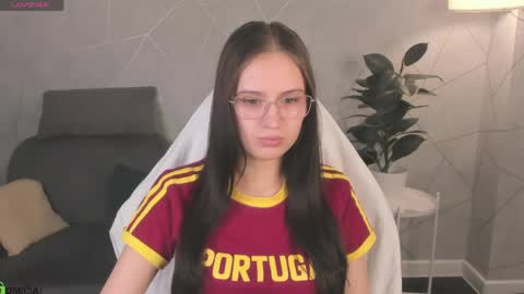 Mia online show from April 2026 11:33:01 AM