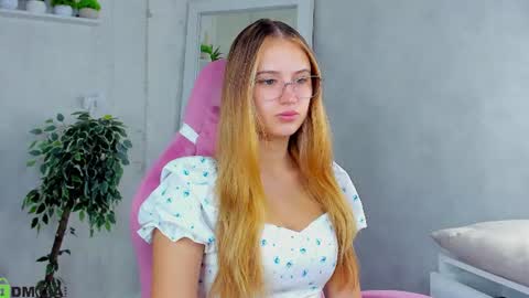 Mia online show from July 2026 09:18:02 AM