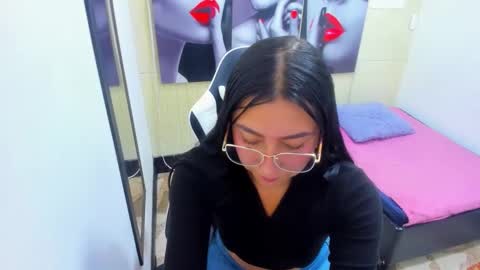       online show from November 2025 03:12:02 PM