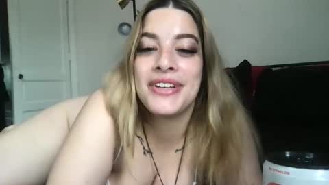 Mia Moji online show from May 2026 12:56:01 PM