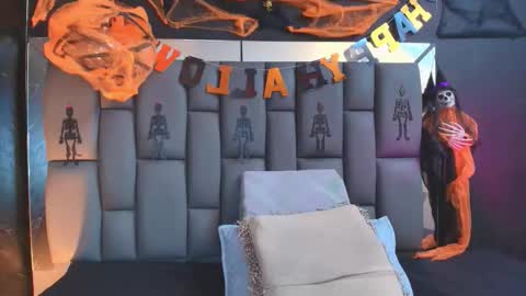 Snapshot of miaabrown__ chatting on October 2025 12:05:02 PM Mia online show from October 2025 12:05:02 PM