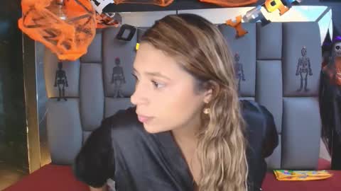 Snapshot of miaabrown__ chatting on October 2025 12:06:02 PM Mia online show from October 2025 12:06:02 PM