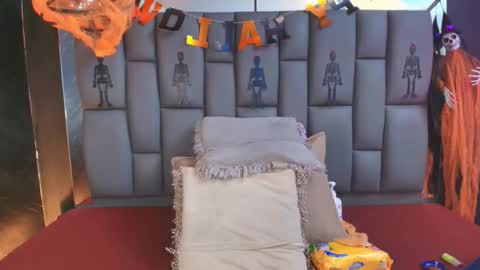 Snapshot of miaabrown__ chatting on October 2025 12:04:02 PM Mia online show from October 2025 12:04:02 PM