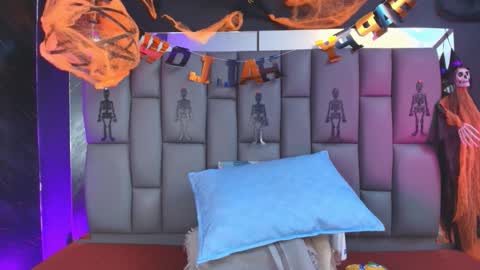 Snapshot of miaabrown__ chatting on October 2025 12:01:02 PM Mia online show from October 2025 12:01:02 PM