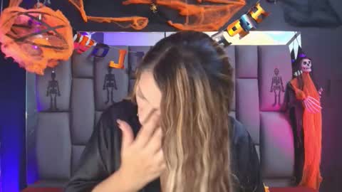 Snapshot of miaabrown__ chatting on October 2025 12:07:02 PM Mia online show from October 2025 12:07:02 PM