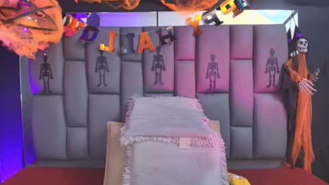 Snapshot of miaabrown__ chatting on October 2025 12:28:01 PM Mia online show from October 2025 12:28:01 PM