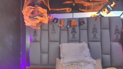 Snapshot of miaabrown__ chatting on November 2025 12:07:02 PM Mia online show from November 2025 12:07:02 PM