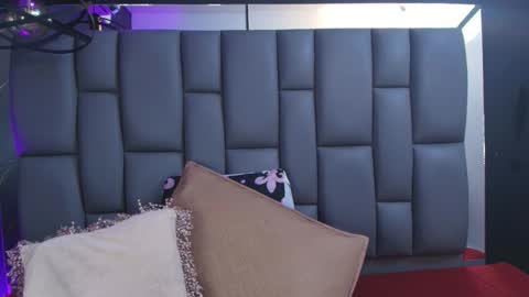 Snapshot of miaabrown__ chatting on November 2025 12:05:01 PM Mia online show from November 2025 12:05:01 PM