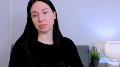 Mia online show from March 2026 03:35:02 PM