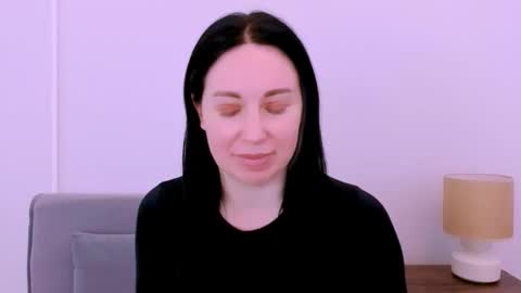 Mia online show from April 2026 05:48:02 PM