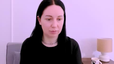 Mia online show from April 2026 03:28:02 PM