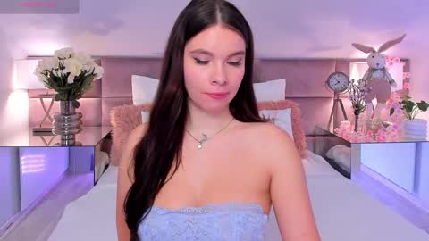 Mia online show from April 2026 07:33:01 PM