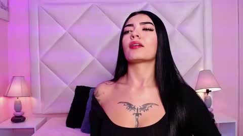 Snapshot of miaasmiith_ chatting on November 2025 01:24:03 PM Alexandra online show from November 2025 01:24:03 PM