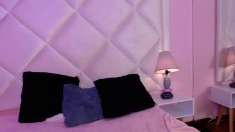 Snapshot of miaasmiith_ chatting on November 2025 01:54:02 PM Alexandra online show from November 2025 01:54:02 PM