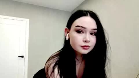 Mia online show from March 2026 07:36:01 AM