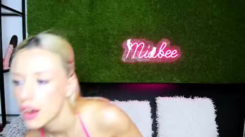 MiaBeeX online show from July 2026 03:54:02 PM