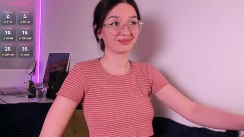 Snapshot of miabellee_ chatting on April 2026 09:10:02 PM mia online show from April 2026 09:10:02 PM