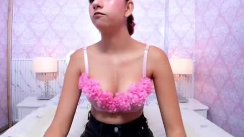 Snapshot of miabloom19 chatting on June 2026 12:08:01 AM Mia online show from June 2026 12:08:01 AM