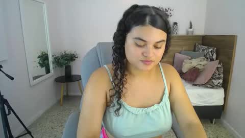 Snapshot of miabloomm chatting on October 2025 03:47:01 AM Miabloomm online show from October 2025 03:47:01 AM
