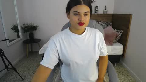 Snapshot of miabloomm chatting on October 2025 03:28:02 AM Miabloomm online show from October 2025 03:28:02 AM