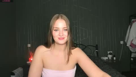 Mia online show from October 2025 06:50:02 PM