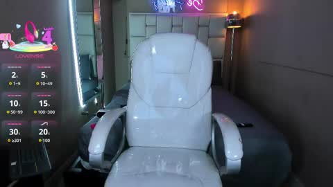 Mia Camille online show from April 2026 06:46:02 PM