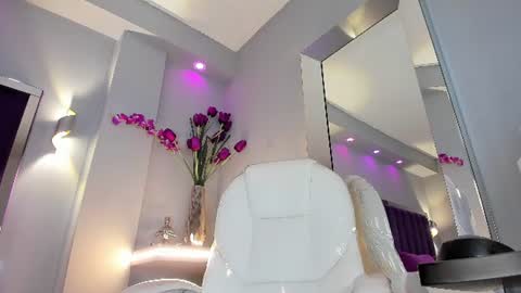 Snapshot of miacamille chatting on June 2026 06:31:01 PM Mia Camille online show from June 2026 06:31:01 PM