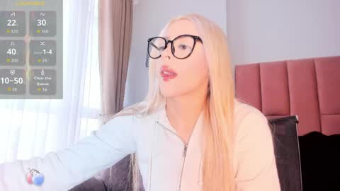 MiaCarper online show from April 2026 09:02:02 PM