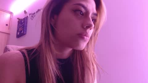 Miia  online show from November 2025 04:04:01 AM