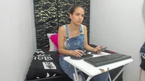 Snapshot of miacours chatting on June 2026 04:20:01 PM MiaCours online show from June 2026 04:20:01 PM
