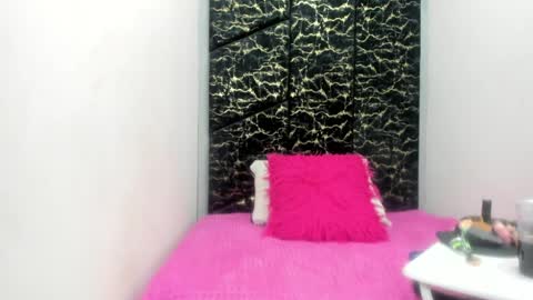 Snapshot of miacours chatting on June 2026 01:01:02 PM MiaCours online show from June 2026 01:01:02 PM