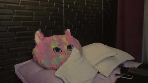 Mia online show from January 2025 06:49:02 AM