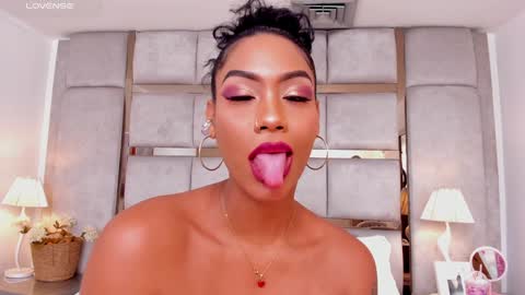 Snapshot of miaebony_ chatting on December 2024 10:27:02 PM Call me Mia online show from December 2024 10:27:02 PM