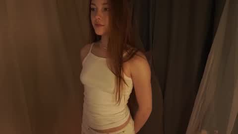 Mia online show from November 2025 05:01:02 PM