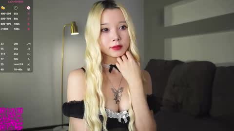 Mia online show from September 2025 07:35:01 AM