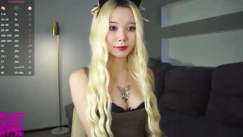 Mia online show from September 2025 07:14:02 AM