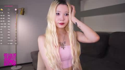 Mia online show from October 2025 07:19:02 AM