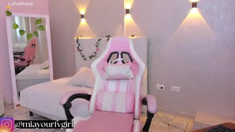 Mia Gomez online show from February 2025 01:48:01 PM