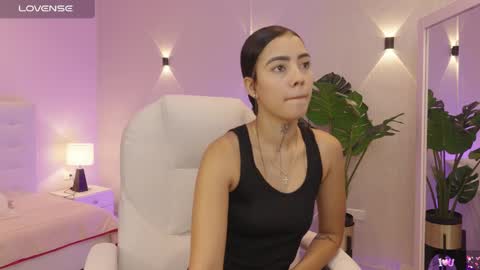 Mia Gomez online show from October 2025 01:42:02 PM