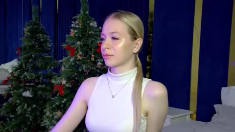 Mia online show from December 2025 05:46:01 AM