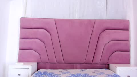 miajhonsonx online show from December 2025 01:49:01 PM