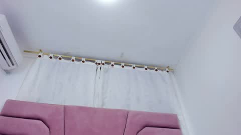 miajhonsonx online show from April 2026 02:29:01 PM