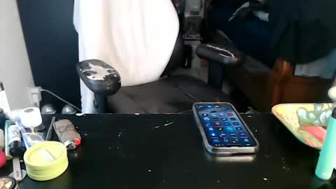 Snapshot of miaking chatting on November 2025 07:04:02 PM Mark online show from November 2025 07:04:02 PM