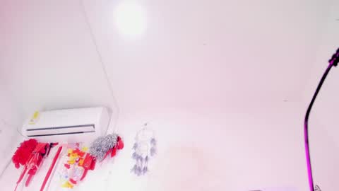 miakirshner_ online show from January 2025 01:11:01 PM