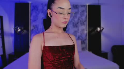 Mia Larouse online show from April 2026 09:28:01 PM