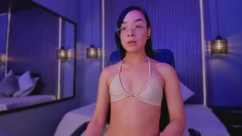 Mia Larouse online show from April 2026 09:05:01 PM