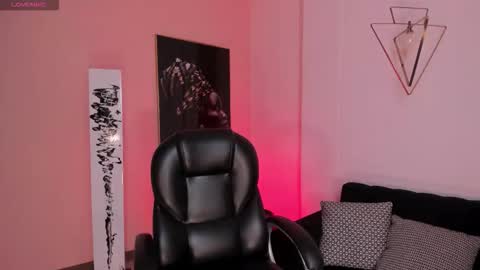 Call me Mia  online show from October 2025 07:47:02 PM