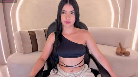 Call me Mia  online show from April 2026 07:11:02 PM