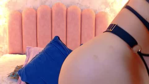 Mia online show from March 2026 04:09:01 AM