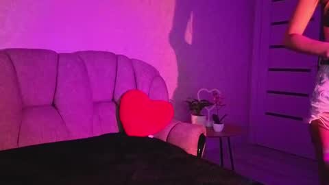 Snapshot of mialuxi chatting on July 2026 07:05:01 PM llluxi94739 online show from July 2026 07:05:01 PM